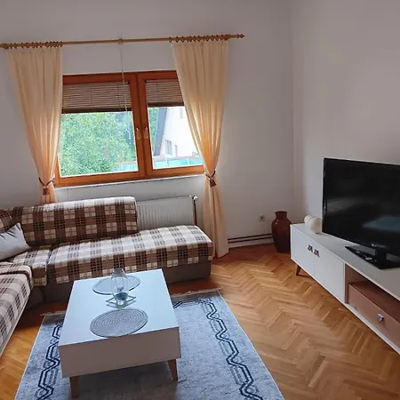 Lejla Mit Balkon